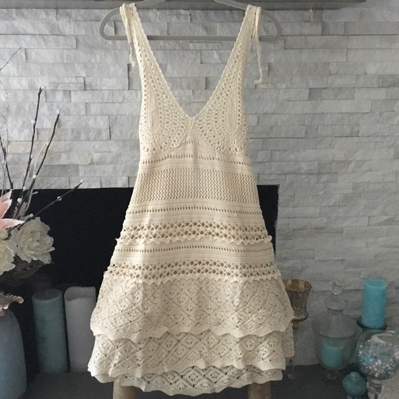 Moda International Dresses & Skirts - IVORY CROCHETED HALTER DRESS SIZE XL